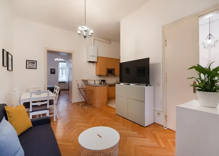 Zentrale Ruhelage Im Typischen Wiener Altbau Vienna
