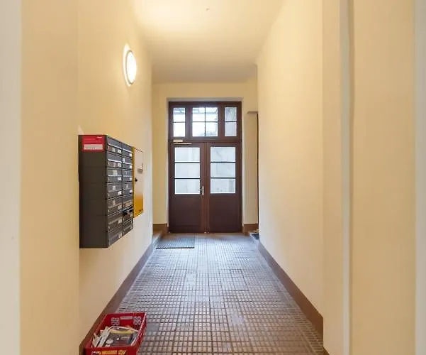 Zentrale Ruhelage Im Typischen Wiener Altbau