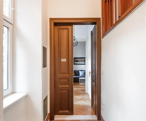 Zentrale Ruhelage Im Typischen Wiener Altbau