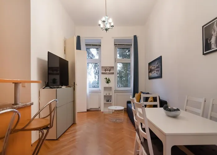 Апартаменти Zentrale Ruhelage Im Typischen Wiener Altbau *