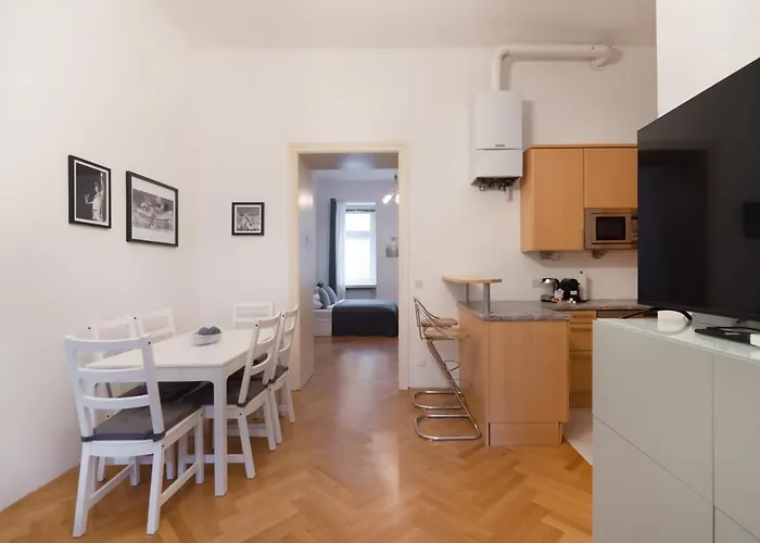 Zentrale Ruhelage Im Typischen Wiener Altbau Apartment