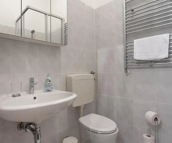 Apartment Zentrale Ruhelage Im Typischen Wiener Altbau *