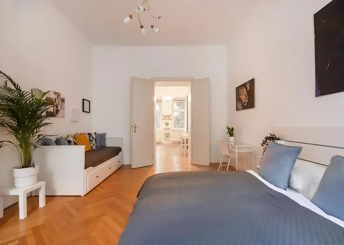 Zentrale Ruhelage Im Typischen Wiener Altbau * Відень