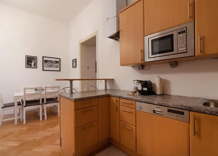 Zentrale Ruhelage Im Typischen Wiener Altbau Apartment *