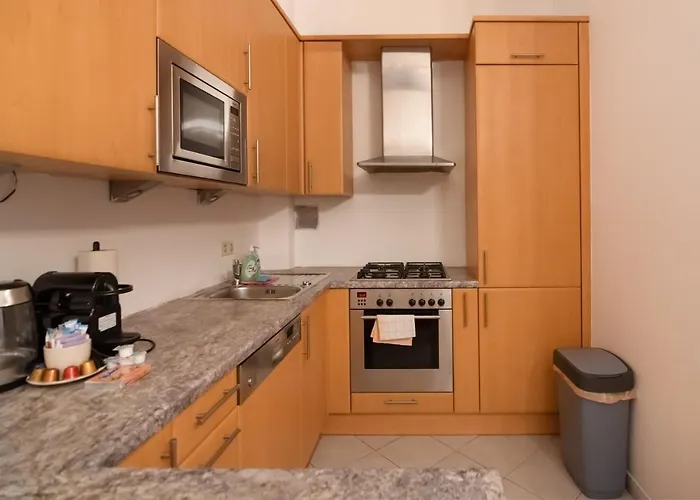 Zentrale Ruhelage Im Typischen Wiener Altbau *