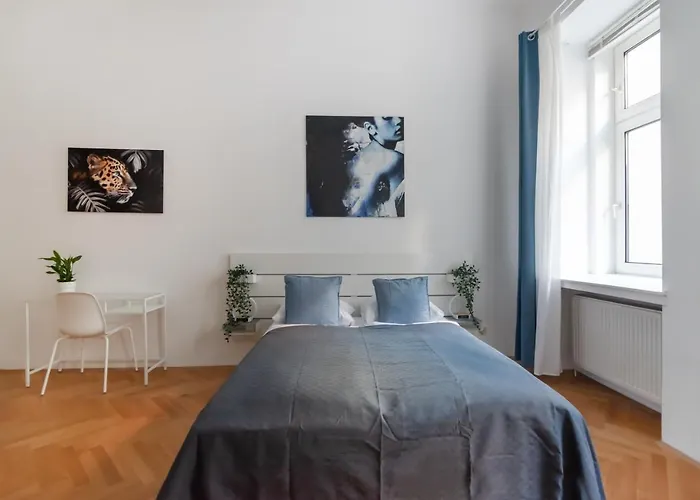 Zentrale Ruhelage Im Typischen Wiener Altbau *