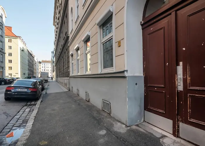 Zentrale Ruhelage Im Typischen Wiener Altbau